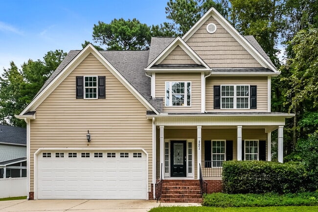 property at 221 Worthington Ct