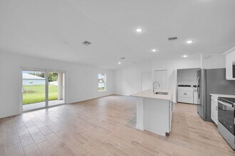 3010 11th St SW in Lehigh Acres, FL - Building Photo - Building Photo