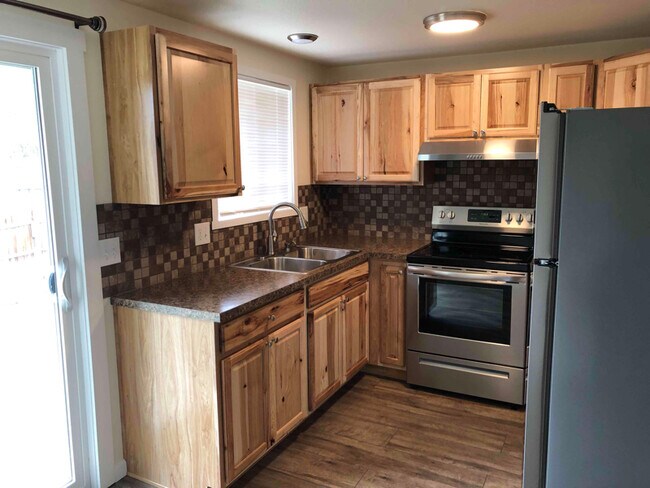 1015 Roosevelt Ave-Unit -E in Loveland, CO - Building Photo - Building Photo