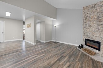 10327 Gladewood Dr in Houston, TX - Building Photo - Building Photo