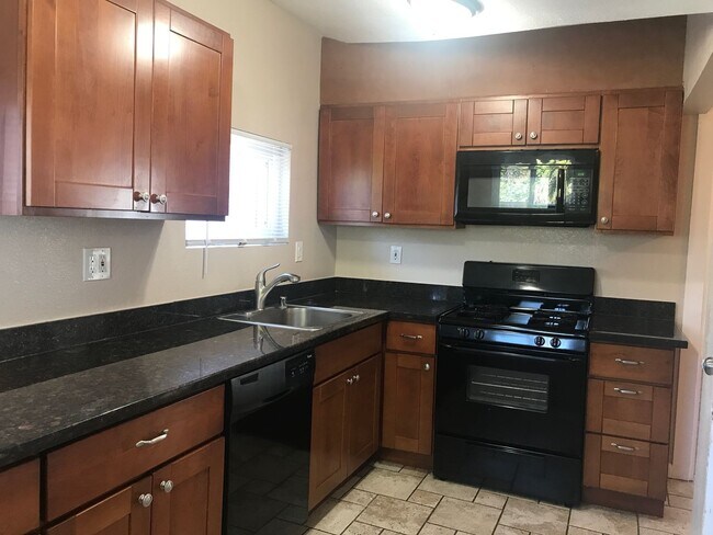 1623 25th Ave in Oakland, CA - Building Photo - Building Photo