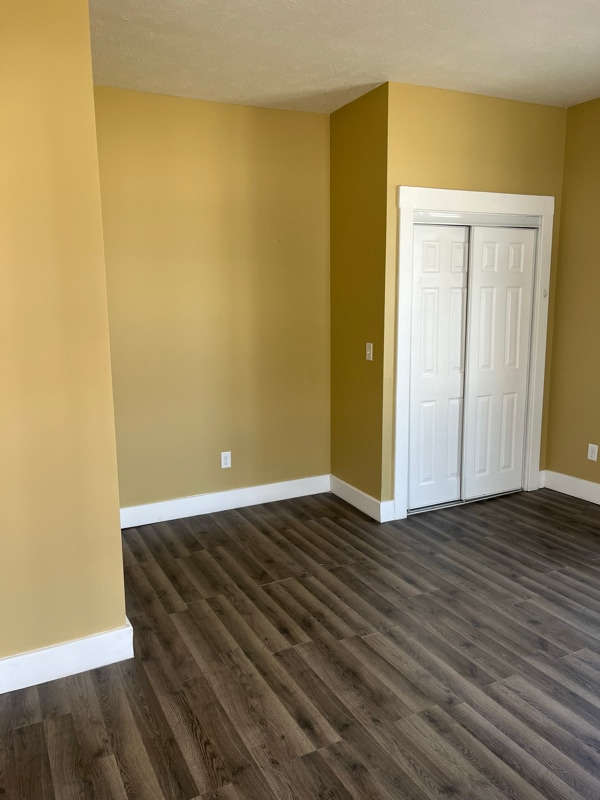 913 S Main St, Unit 100 in Elkhart, IN - Foto de edificio - Building Photo