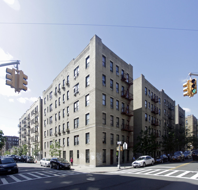 460-466 Audubon Ave in New York, NY - Building Photo