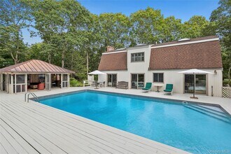 11 Sandown Ct in Wainscott, NY - Building Photo - Building Photo
