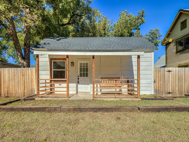 1006 W Washington Ave in Guthrie, OK - Building Photo - Building Photo