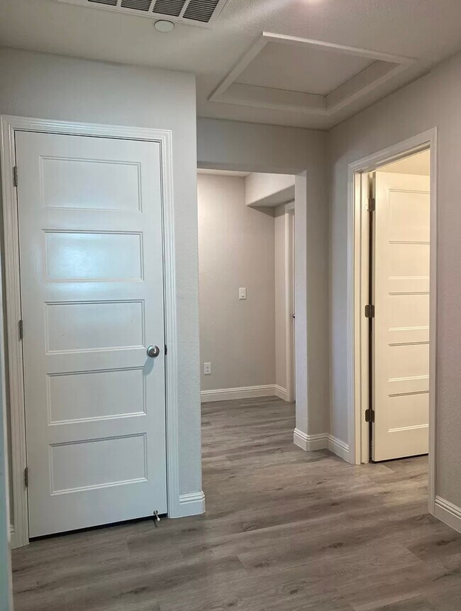 220 Uccello Way in Sacramento, CA - Building Photo - Building Photo