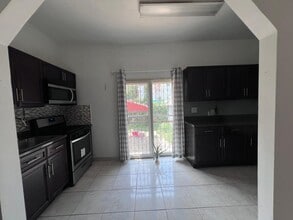 4830 91st Pl in Elmhurst, NY - Foto de edificio - Building Photo