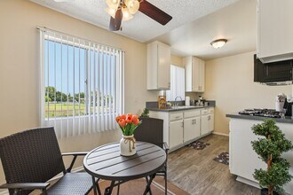 Casa Moreno Apartments in La Puente, CA - Foto de edificio - Building Photo