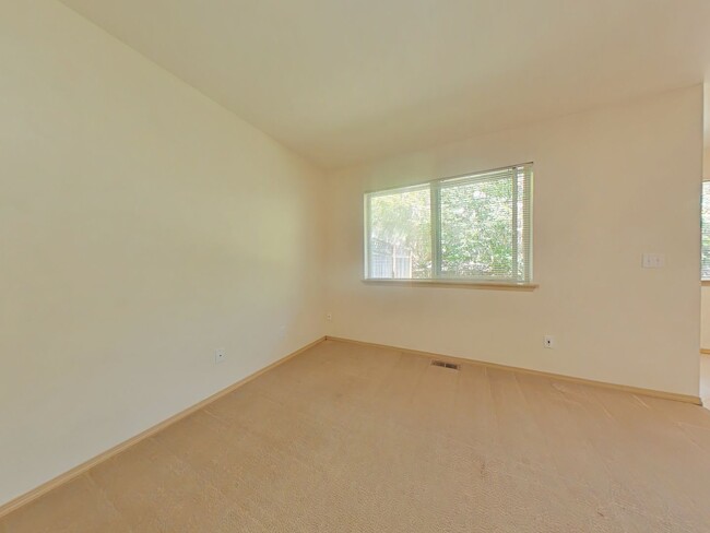 924 NW Anjni Cir in Corvallis, OR - Foto de edificio - Building Photo