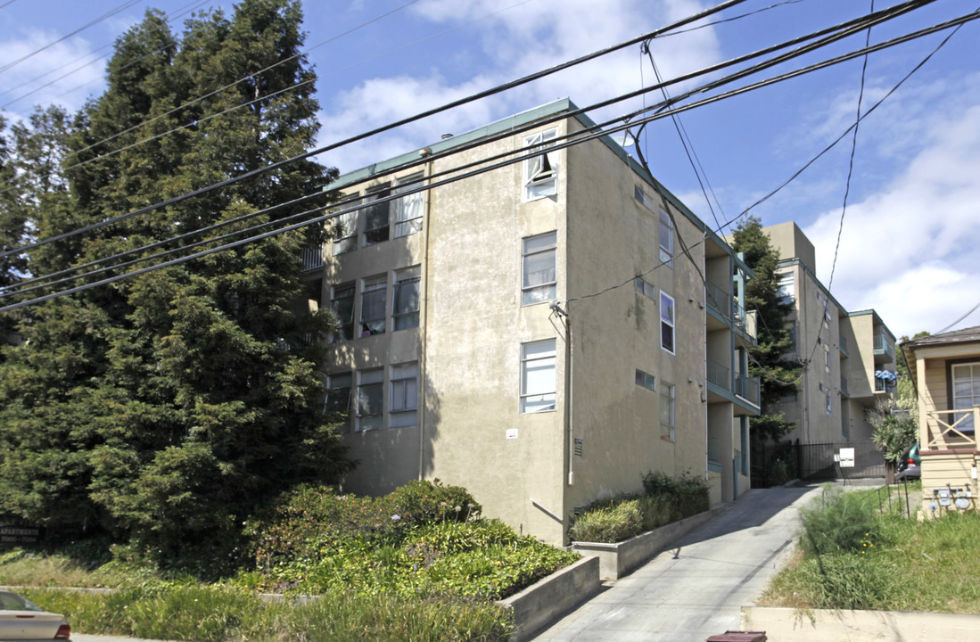 Bay View Apartments in Oakland, CA - Building Photo