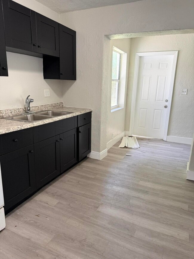 2850 NW 14th St in Fort Lauderdale, FL - Building Photo - Building Photo