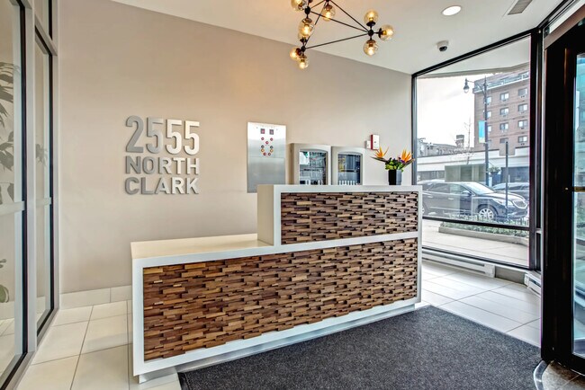 2554 N Clark St, Unit 1004 in Chicago, IL - Building Photo - Building Photo