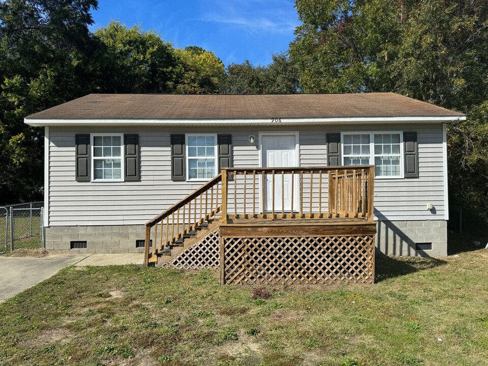 906 E Wilson St in Tarboro, NC - Building Photo