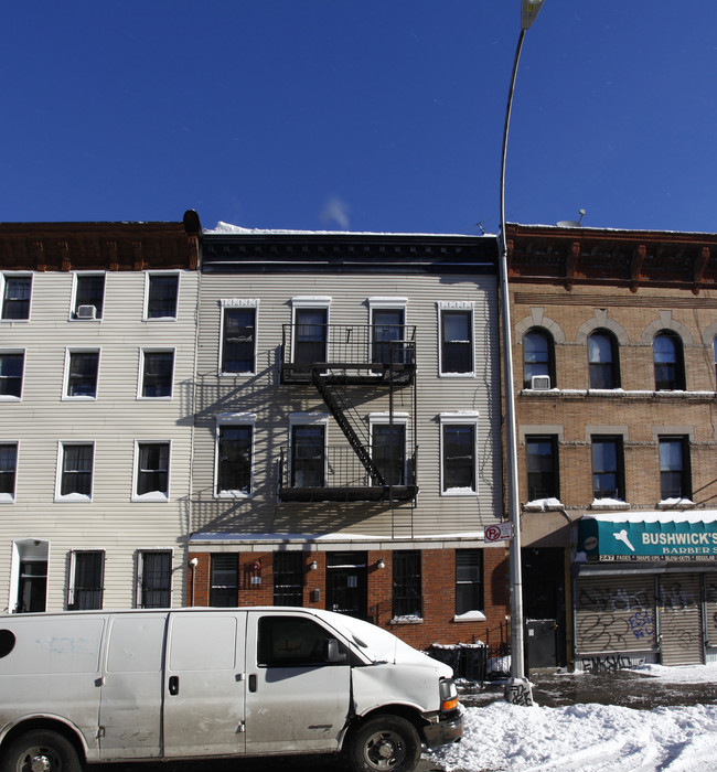 245 Irving Ave in Brooklyn, NY - Building Photo - Building Photo