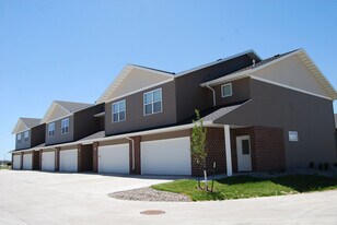 Diamond Creek in West Fargo, ND - Building Photo