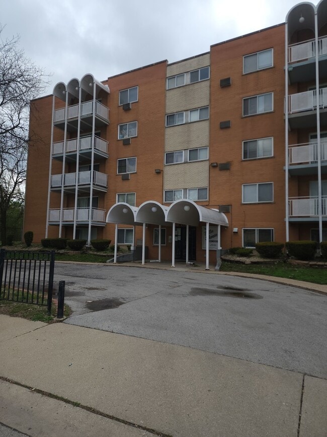 property at 8018 S Hoyne Ave