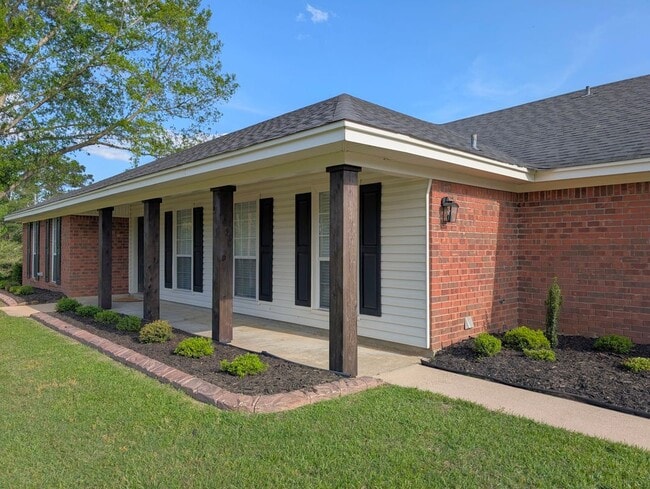 531 Pine Hills Dr in Calhoun, LA - Foto de edificio - Building Photo