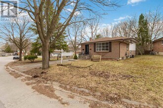 156 Paperbirch Crescent in London, ON - Building Photo - Building Photo