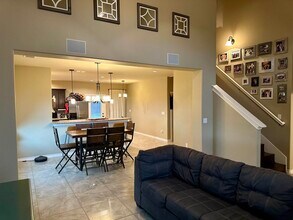 302 Altozano Dr in Laredo, TX - Building Photo - Building Photo