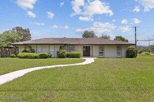 121 Beverly Dr in Lafayette, LA - Building Photo