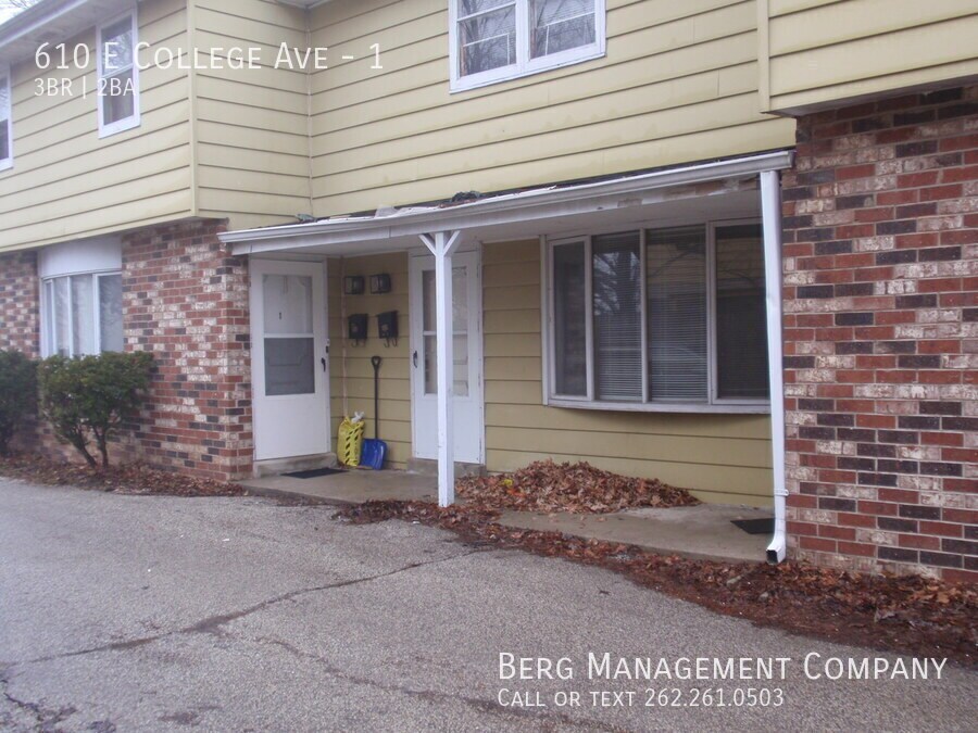 610 E College Ave in Waukesha, WI - Building Photo