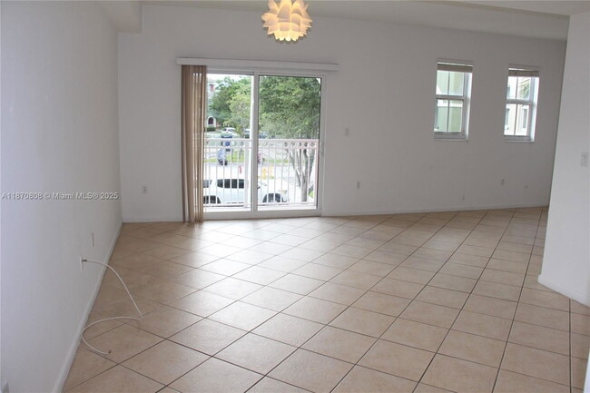 11202 NW 83rd St in Doral, FL - Building Photo - Building Photo