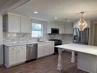 743 Yorkshire St photo'