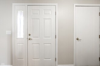 6130 Bethesda Way in Indianapolis, IN - Building Photo - Building Photo