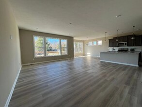 15926 Long Meadow Way in Louisville, KY - Foto de edificio - Building Photo