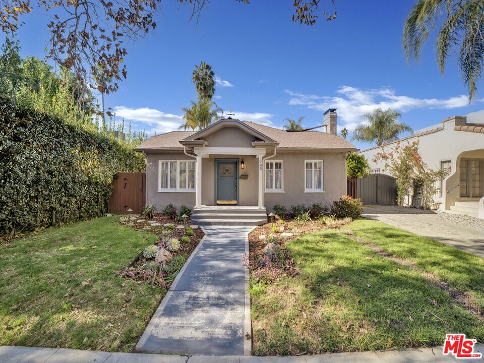 743 N Orange Dr in Los Angeles, CA - Building Photo