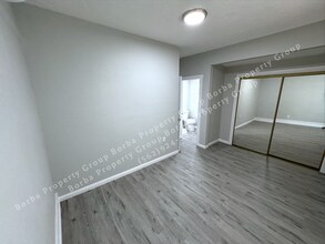 811 E 9th St in Long Beach, CA - Building Photo - Building Photo