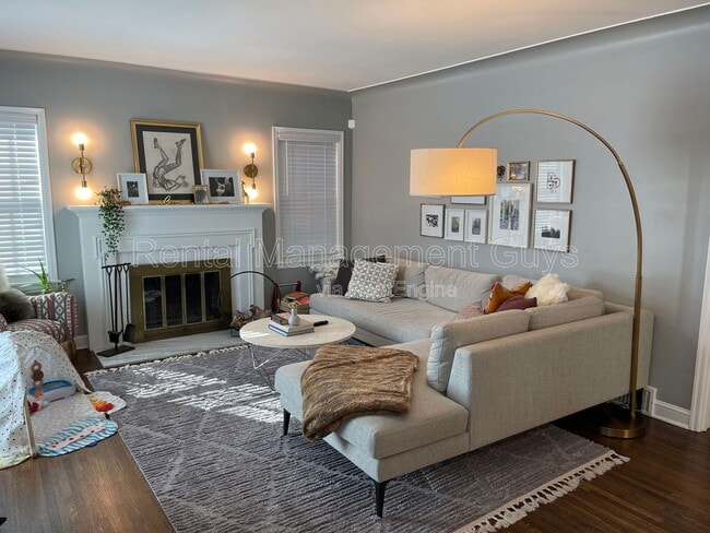 property at 4119 N Sheridan Ave