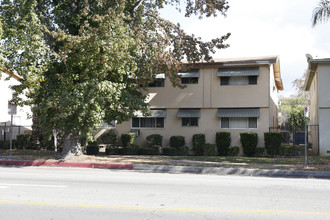 4854 Hazeltine Ave in Sherman Oaks, CA - Building Photo - Building Photo