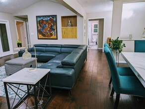 1366 Lake Colony Dr in Marietta, GA - Foto de edificio - Building Photo