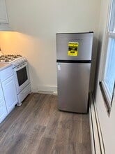 19 Essex Ave, Unit 1 in Metuchen, NJ - Building Photo - Building Photo