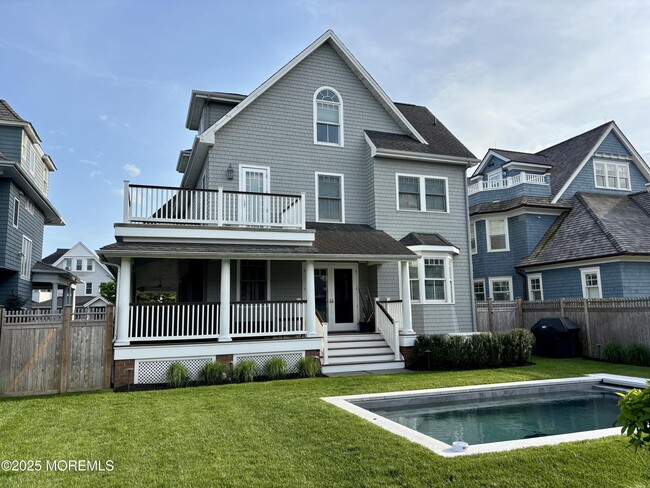 property at 118 Sylvania Ave