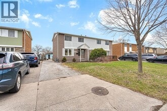 10349 Shenandoah Cres in Windsor, ON - Building Photo - Building Photo