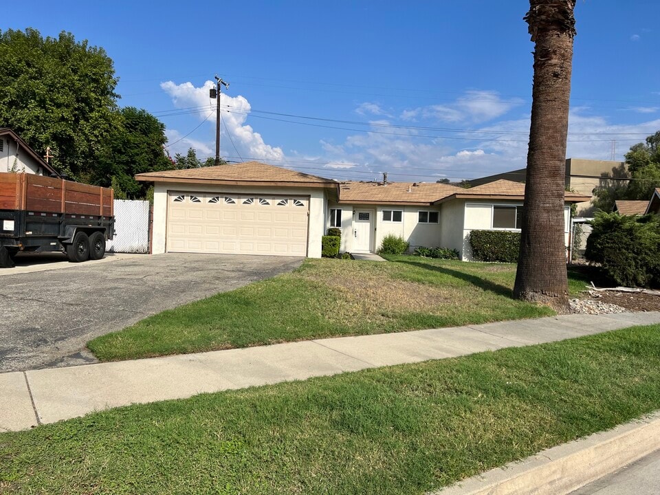 1020 S Farber Ave in Glendora, CA - Foto de edificio