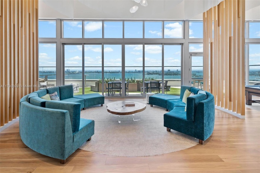 2150 N Bayshore Dr, Unit 0207 in Miami, FL - Building Photo