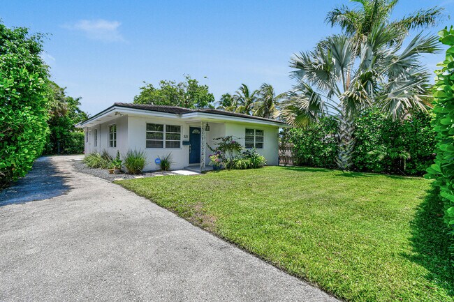 property at 321 E Lakewood Rd
