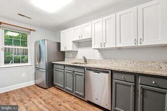 33 Devon Ct in Sterling, VA - Building Photo - Building Photo