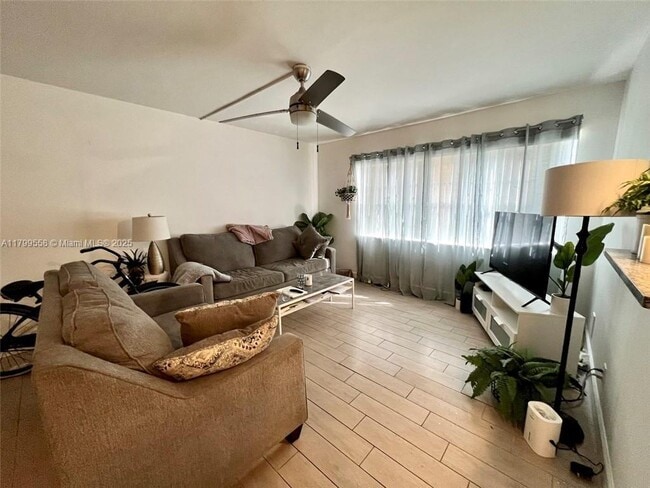 1100 SE 4th Ave in Deerfield Beach, FL - Building Photo - Building Photo