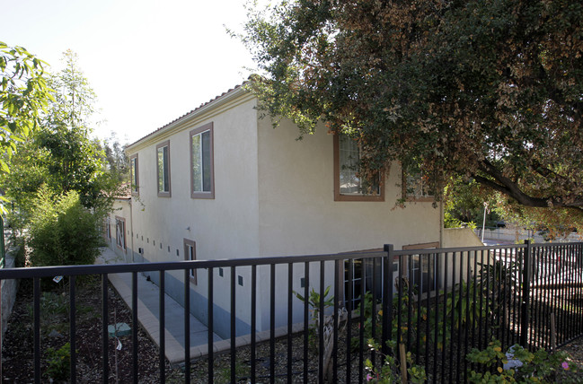 1353 Oak Hill Dr in Escondido, CA - Building Photo - Building Photo