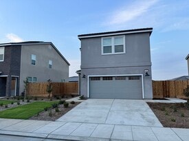 1137 Granite Dr in Madera, CA - Building Photo