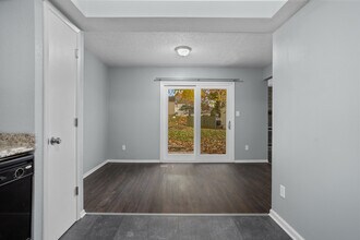 642 NW Valleybrook Rd in Blue Springs, MO - Building Photo - Building Photo