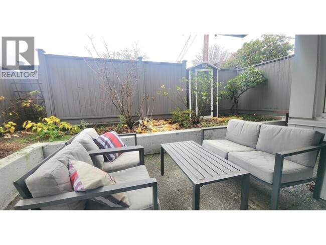 property at 2133 Dundas St