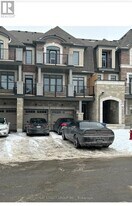 83 Hayrake St in Brampton, ON - Building Photo