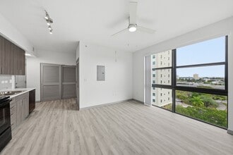 Brownsville Transit Village Phase V in Miami, FL - Foto de edificio - Building Photo