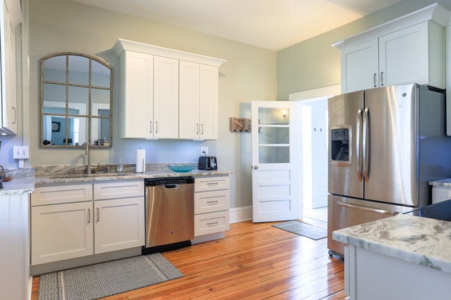 1310 Hyman Ave in Hendersonville, NC - Building Photo - Building Photo