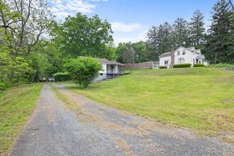 104 Smithtown Rd in Fishkill, NY - Building Photo - Building Photo
